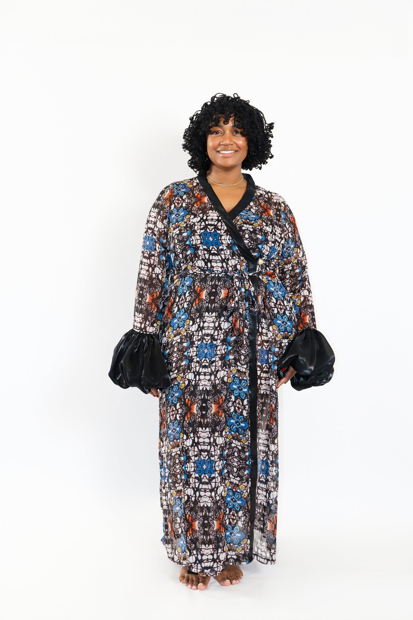 SUAH ROBE IN BLACK AND BLUE