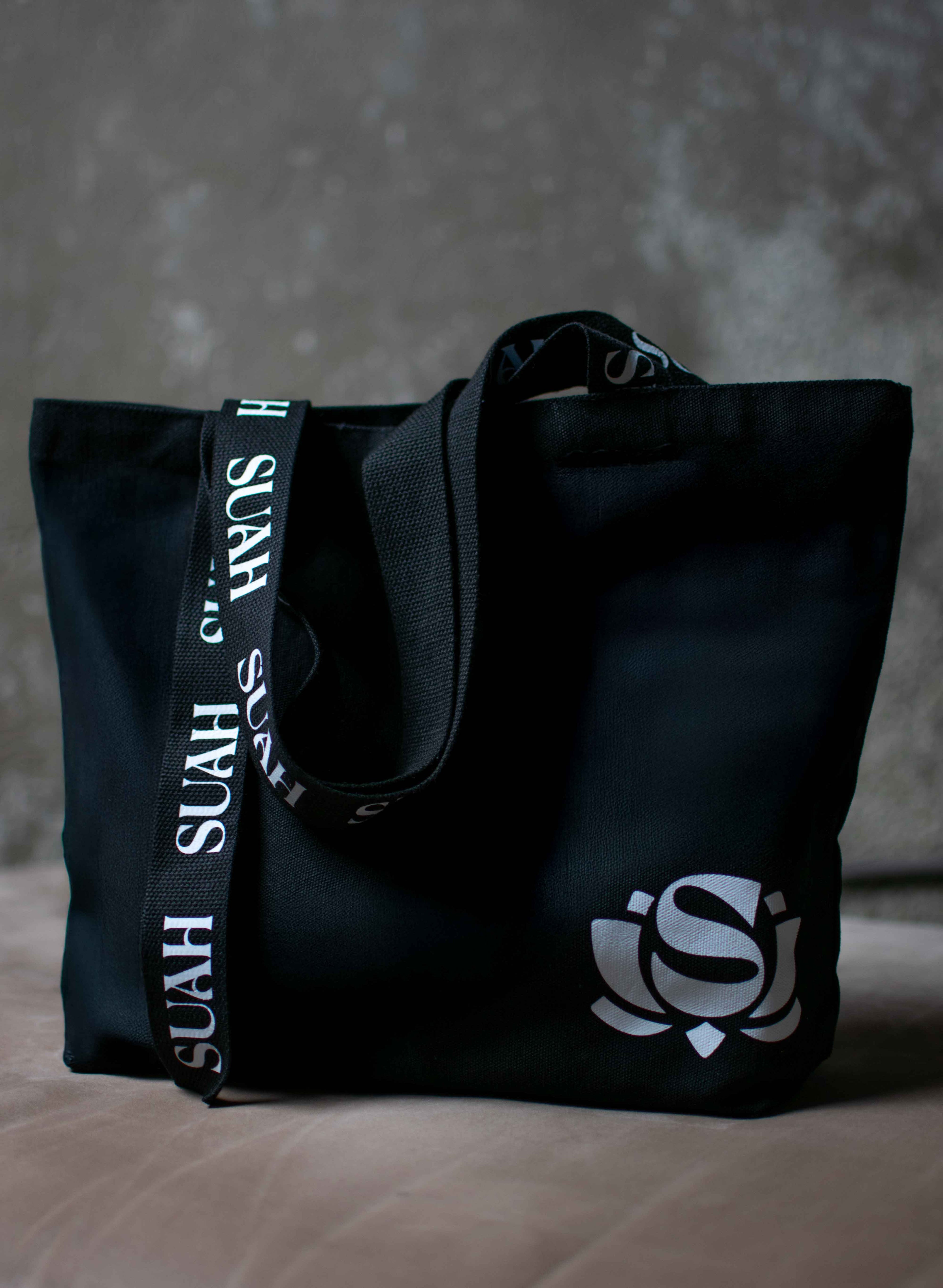 L.I.B. Tote Black