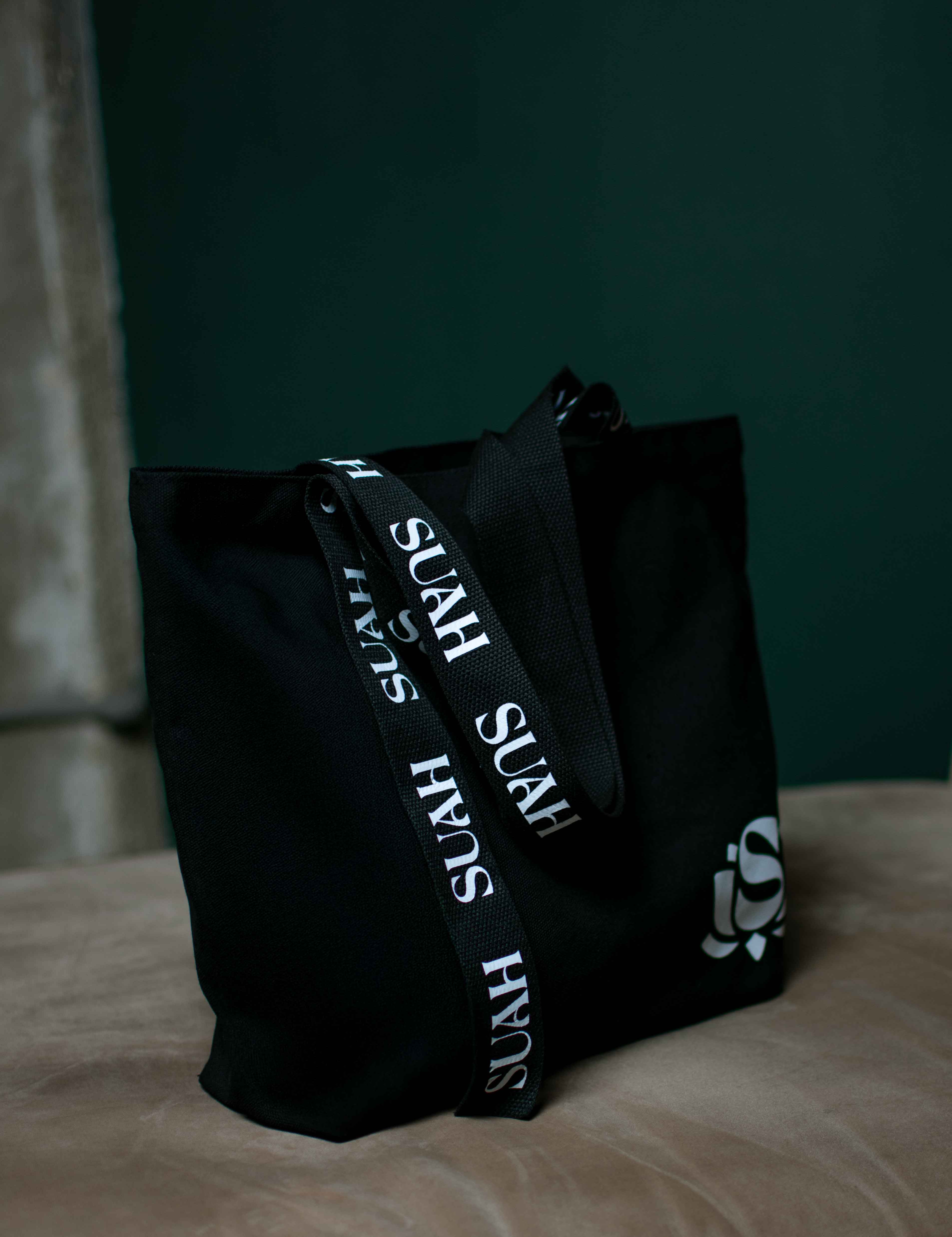 L.I.B. Tote Black