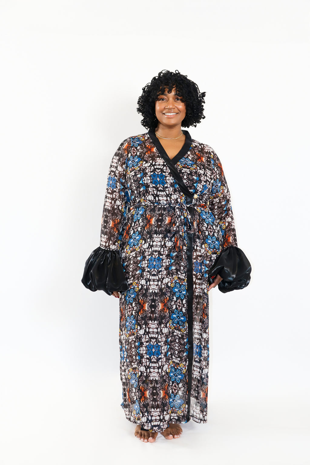 SUAH ROBE IN BLACK AND BLUE